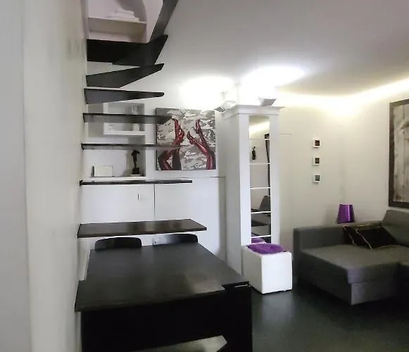 Giulia's Coliseum דירה